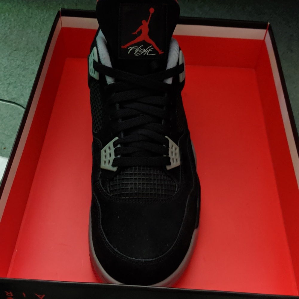 NIKE | Air Jordan IV 4 Retro | Left